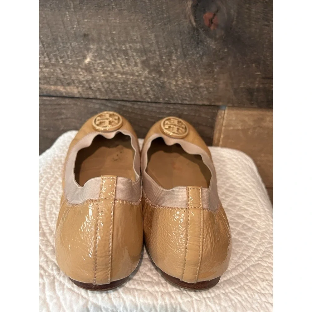 Tory Burch luxury Caroline beige patent leather gold Reva Logo Ballet‎ Flats 10M